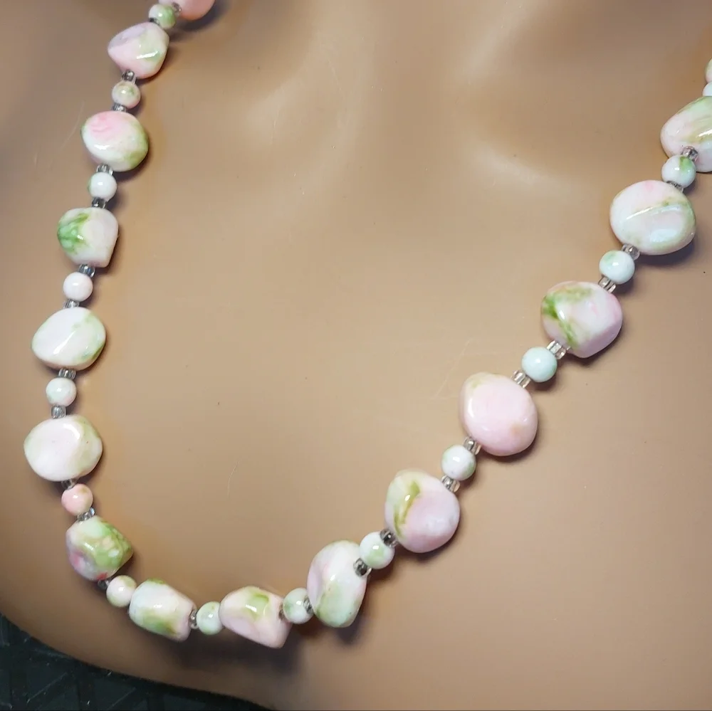 Vintage Pastel Pink Green Bead Necklace 24" Plastic - Picture 3 of 4